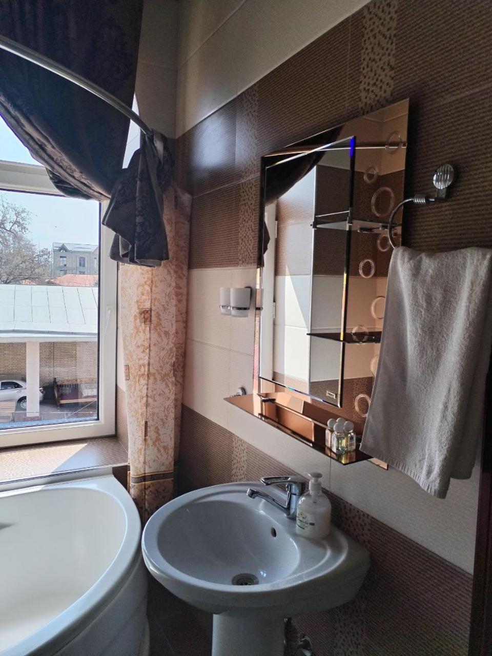 Guest House "Rohat Lux" Samarkand Esterno foto